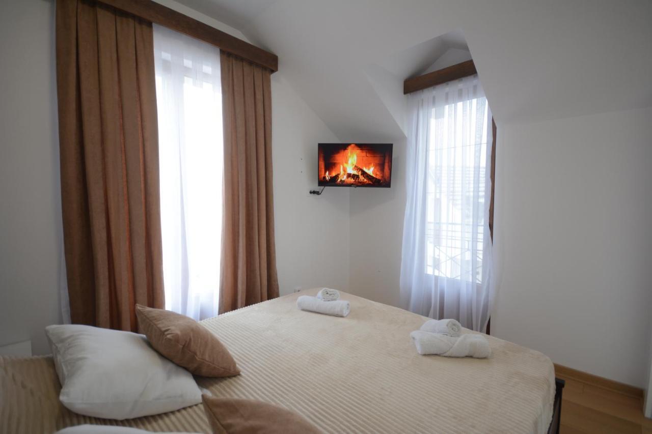 Crown House Aparthotel วรินรัชกา บานยา ภายนอก รูปภาพ