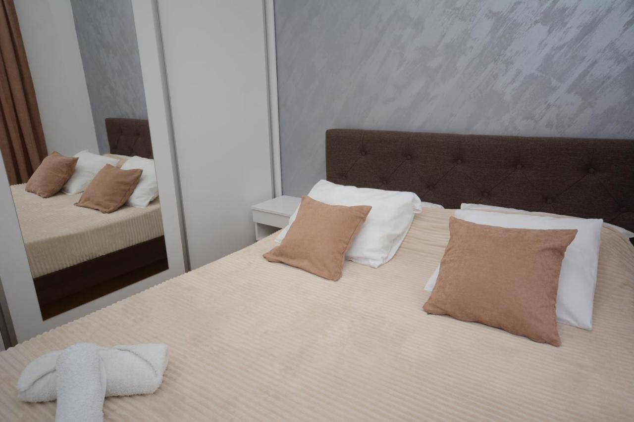 Crown House Aparthotel วรินรัชกา บานยา ภายนอก รูปภาพ
