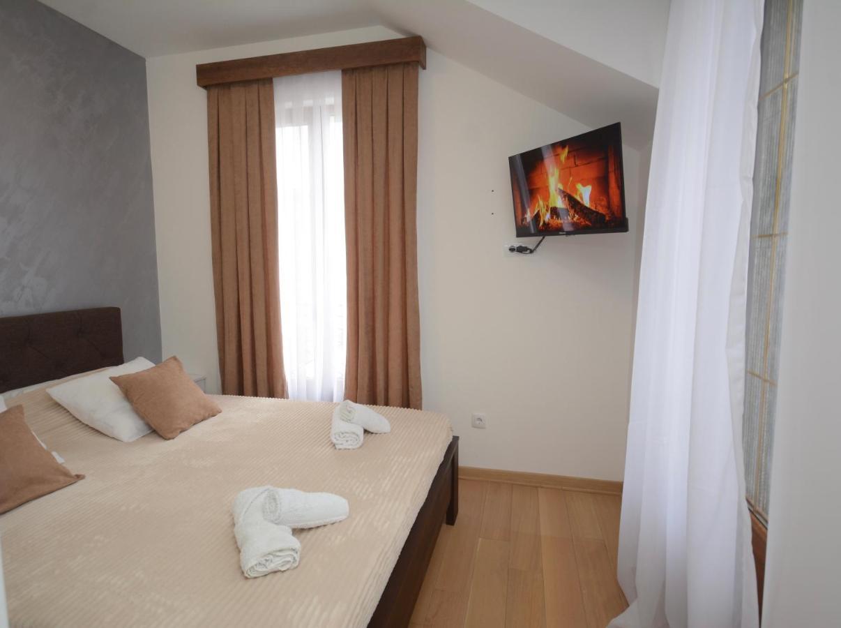 Crown House Aparthotel วรินรัชกา บานยา ภายนอก รูปภาพ